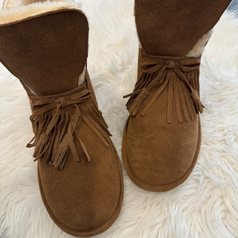Great❗️BEARPAW Christie Suede Sheepskin Fringe Boots – Hickory (Chestnut Brown) - Picture 6 of 10